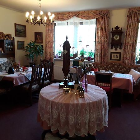 Gaestehaus "Gisela" Im Fuerstlichen Fischhaus Schillingsfürst Buitenkant foto