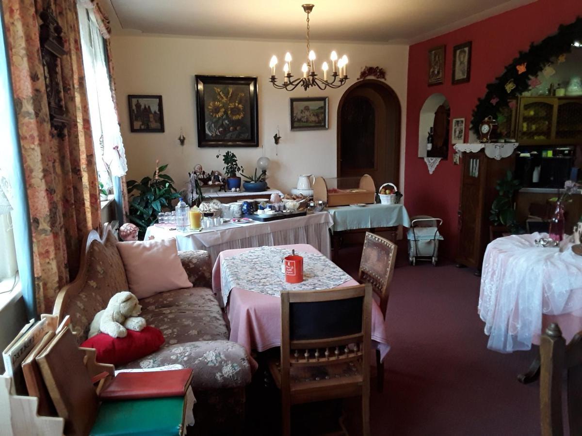 Gaestehaus "Gisela" Im Fuerstlichen Fischhaus Schillingsfürst Buitenkant foto