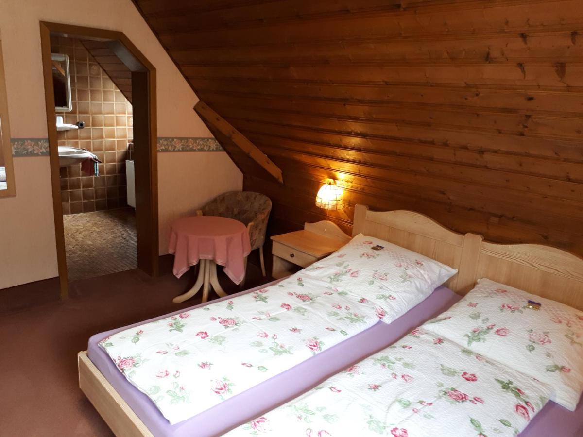 Gaestehaus "Gisela" Im Fuerstlichen Fischhaus Schillingsfürst Buitenkant foto