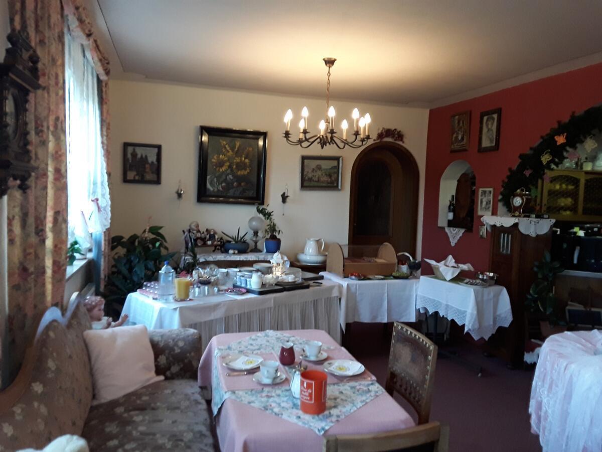 Gaestehaus "Gisela" Im Fuerstlichen Fischhaus Schillingsfürst Buitenkant foto